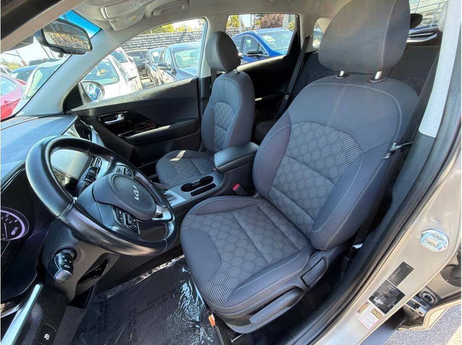 Used 2022 Kia Niro LXS FWD image 17