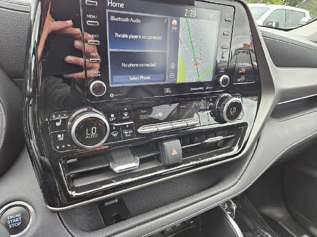 Used 2021 Toyota Highlander Limited AWD/4WD image 34