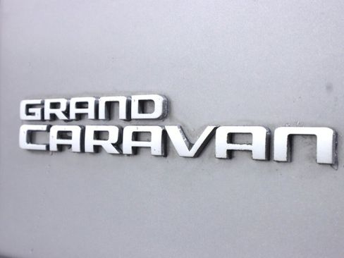 Used 2017 Dodge Grand Caravan SE image 26