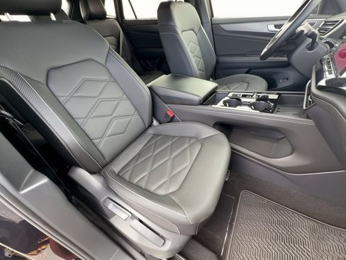 Used 2025 Volkswagen Atlas Cross Sport SE AWD/4WD image 30