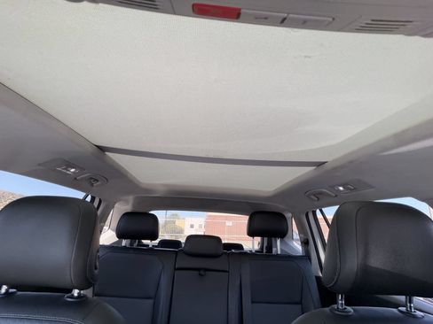 Used 2018 Volkswagen Tiguan SEL FWD image 25