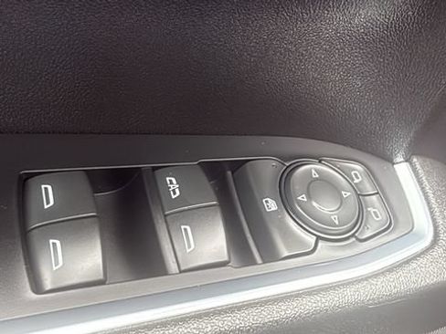 Used 2024 Chevrolet Silverado 1500 LT AWD/4WD image 12