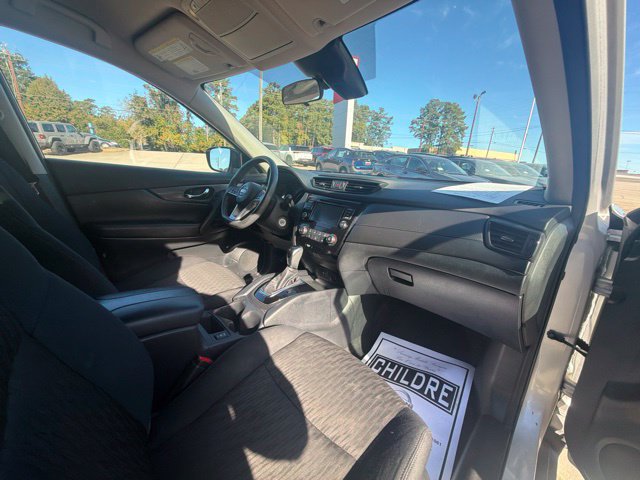 Used 2019 Nissan Rogue S w/ Special Edition Package FWD image 17