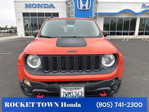 Used 2016 Jeep Renegade Trailhawk AWD/4WD image 2