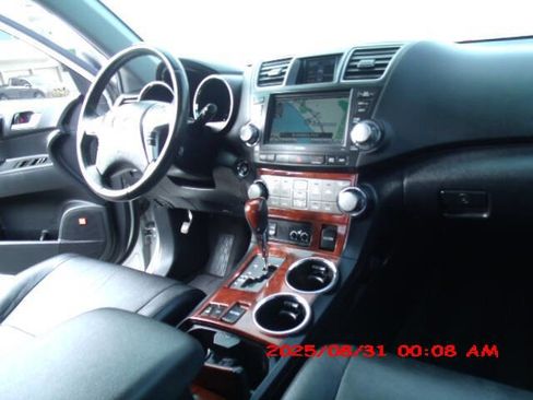 Used 2011 Toyota Highlander Limited image 10