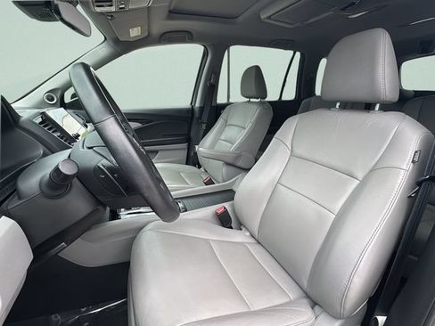 Certified 2022 Honda Pilot Touring image 9