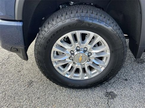 Used 2023 Chevrolet Silverado 2500 High Country w/ Z71 Off-Road Package image 11