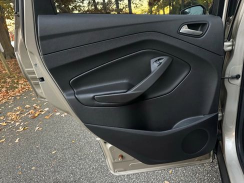 Used 2017 Ford Escape SE image 11