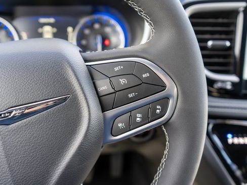 New 2026 Chrysler Pacifica Select image 19