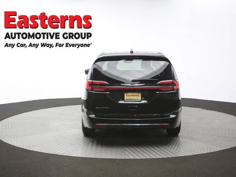 Used 2023 Chrysler Pacifica Touring-L FWD image 38