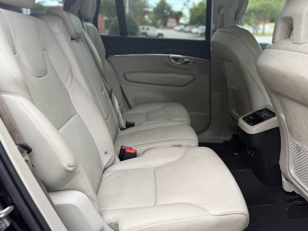 Used 2020 Volvo XC90 T5 Momentum AWD/4WD image 19