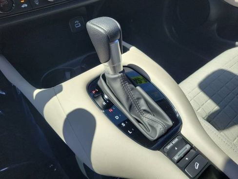 Certified 2024 Honda HR-V LX image 27
