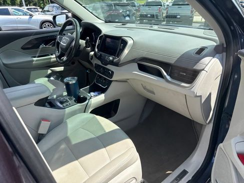 Used 2019 GMC Terrain Denali w/ Advanced Safety Package AWD/4WD image 4