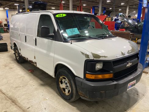 Used 2004 Chevrolet Express 1500 image 3