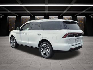 New 2026 Lincoln Navigator Reserve AWD/4WD video 3