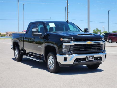 Used 2024 Chevrolet Silverado 2500 LT image 3