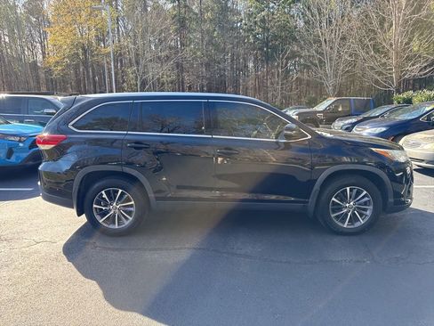 Used 2019 Toyota Highlander XLE image 20