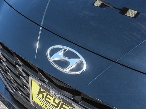 Certified 2023 Hyundai Elantra SE FWD image 14
