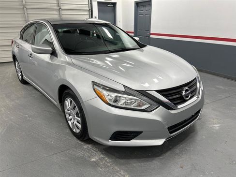 Used 2016 Nissan Altima 2.5 S image 2