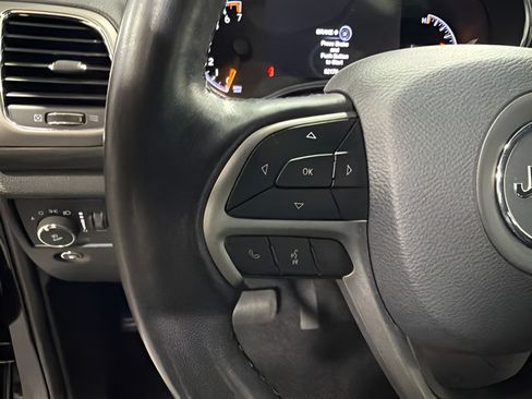 Used 2022 Jeep Grand Cherokee Laredo X RWD image 16