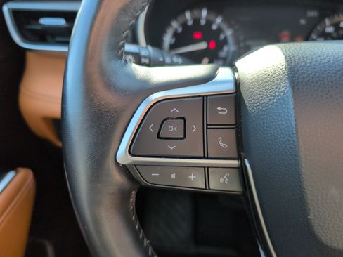 Used 2020 Toyota Highlander Platinum image 16