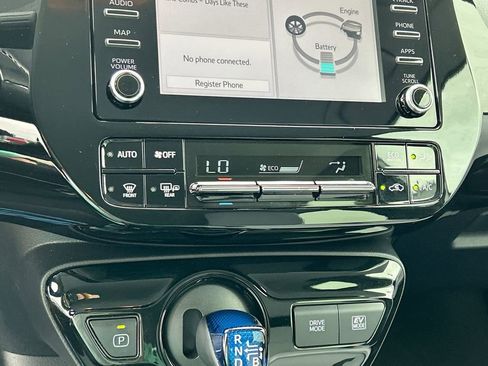 Used 2020 Toyota Prius XLE image 27