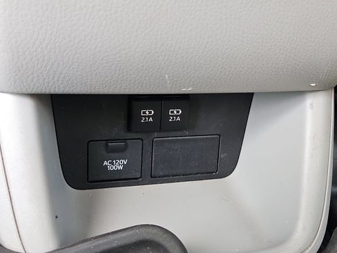 Used 2018 Toyota Highlander XLE AWD/4WD image 22