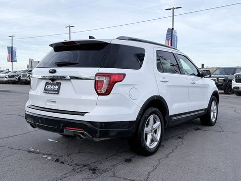 Used 2018 Ford Explorer XLT image 8