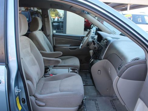 Used 2010 Toyota Sienna LE image 20