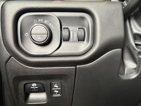 Used 2025 RAM 1500 Big Horn AWD/4WD image 23