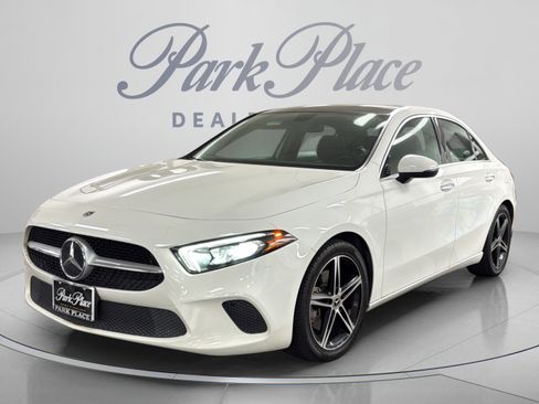 Certified 2022 Mercedes-Benz A 220 4MATIC image 1