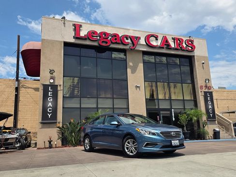 Used 2017 Hyundai Sonata SE FWD image 2