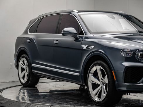 Used 2023 Bentley Bentayga Extended Wheelbase AWD/4WD image 25