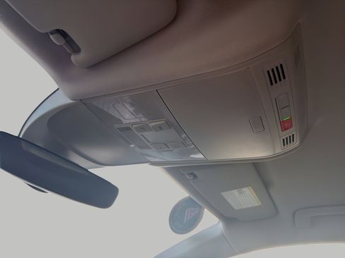 Used 2025 Volkswagen Taos SE image 23