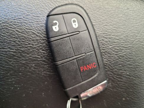 Used 2020 Jeep Compass Latitude w/ Cold Weather Group AWD/4WD image 32