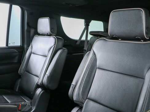 Used 2023 GMC Yukon XL SLT w/ SLT Luxury Package AWD/4WD image 29