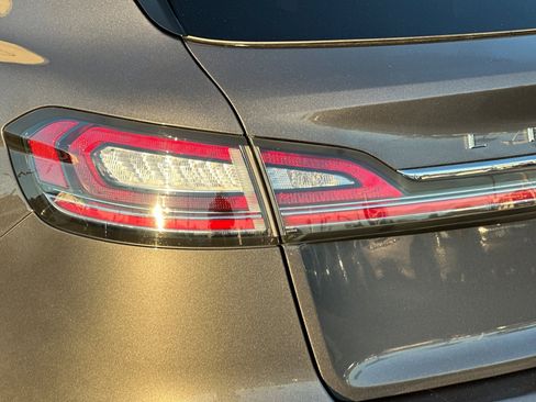 Used 2022 Lincoln Nautilus FWD w/ Premium Package image 27