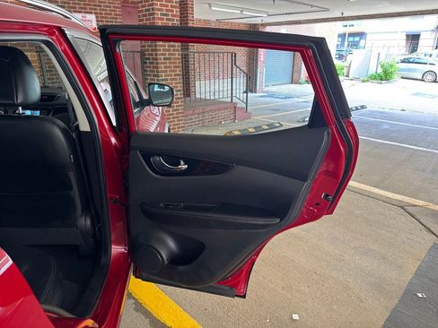 Used 2018 Nissan Rogue Sport SL AWD/4WD image 12
