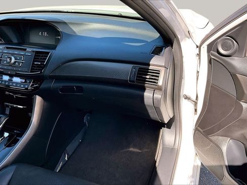 Used 2016 Honda Accord Sport image 18