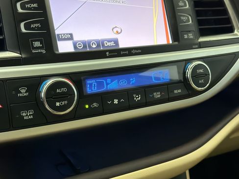 Used 2019 Toyota Highlander Limited FWD image 31