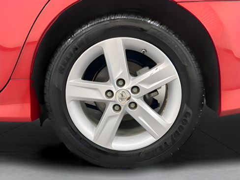 Used 2012 Toyota Camry SE FWD image 28