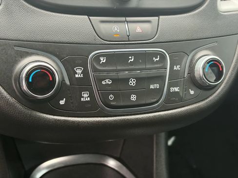 Used 2022 Chevrolet Malibu LT w/ Leather Package image 23