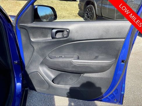 Used 2025 Hyundai Venue Limited FWD image 23