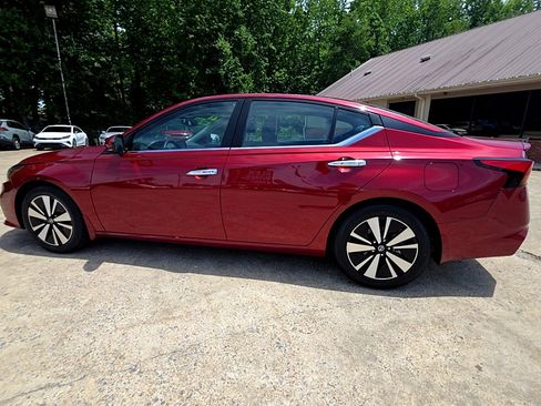 Used 2021 Nissan Altima 2.5 SV w/ SV Premium Package FWD image 7