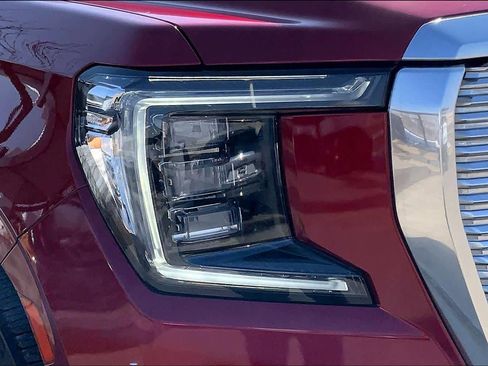 Used 2021 GMC Yukon Denali w/ Denali Premium Package image 27