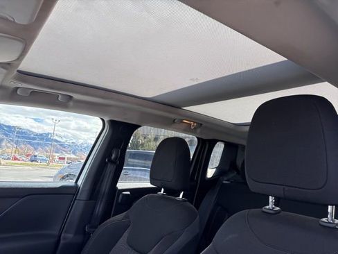 Used 2023 Jeep Renegade Latitude w/ Sun/Sound Group image 20