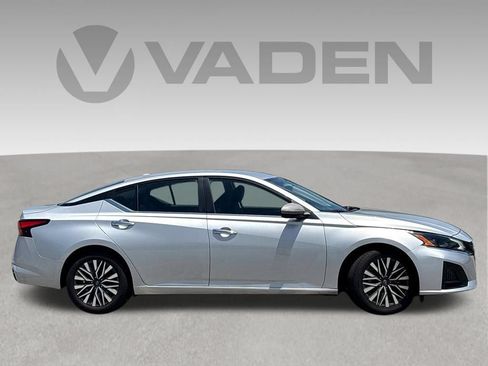 Used 2024 Nissan Altima 2.5 SV FWD image 23