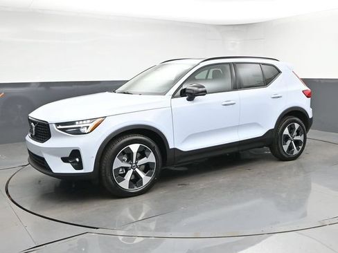 New 2026 Volvo XC40 B5 Plus w/ Protection Package Premier AWD/4WD image 4