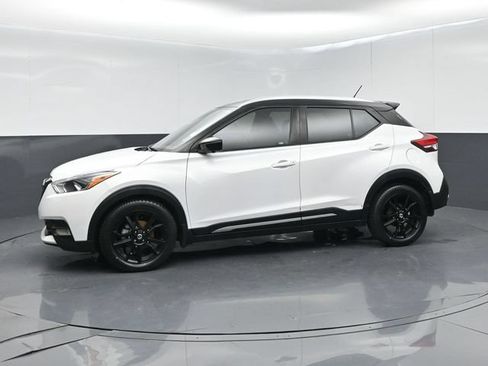 Used 2020 Nissan Kicks SR w/ SR Premium Package FWD image 5