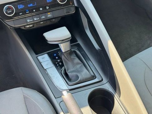 Used 2021 Hyundai Elantra SEL image 14